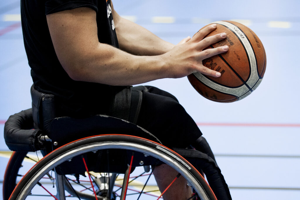 Basketspelare i rullstol